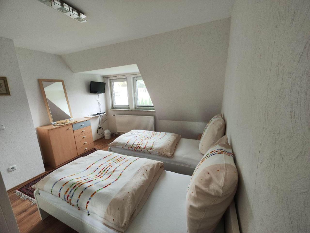 Schickes 110Qm Ferienhaus In Naehe Vw, Messe,Dez Und Orangerie Cassel Extérieur photo