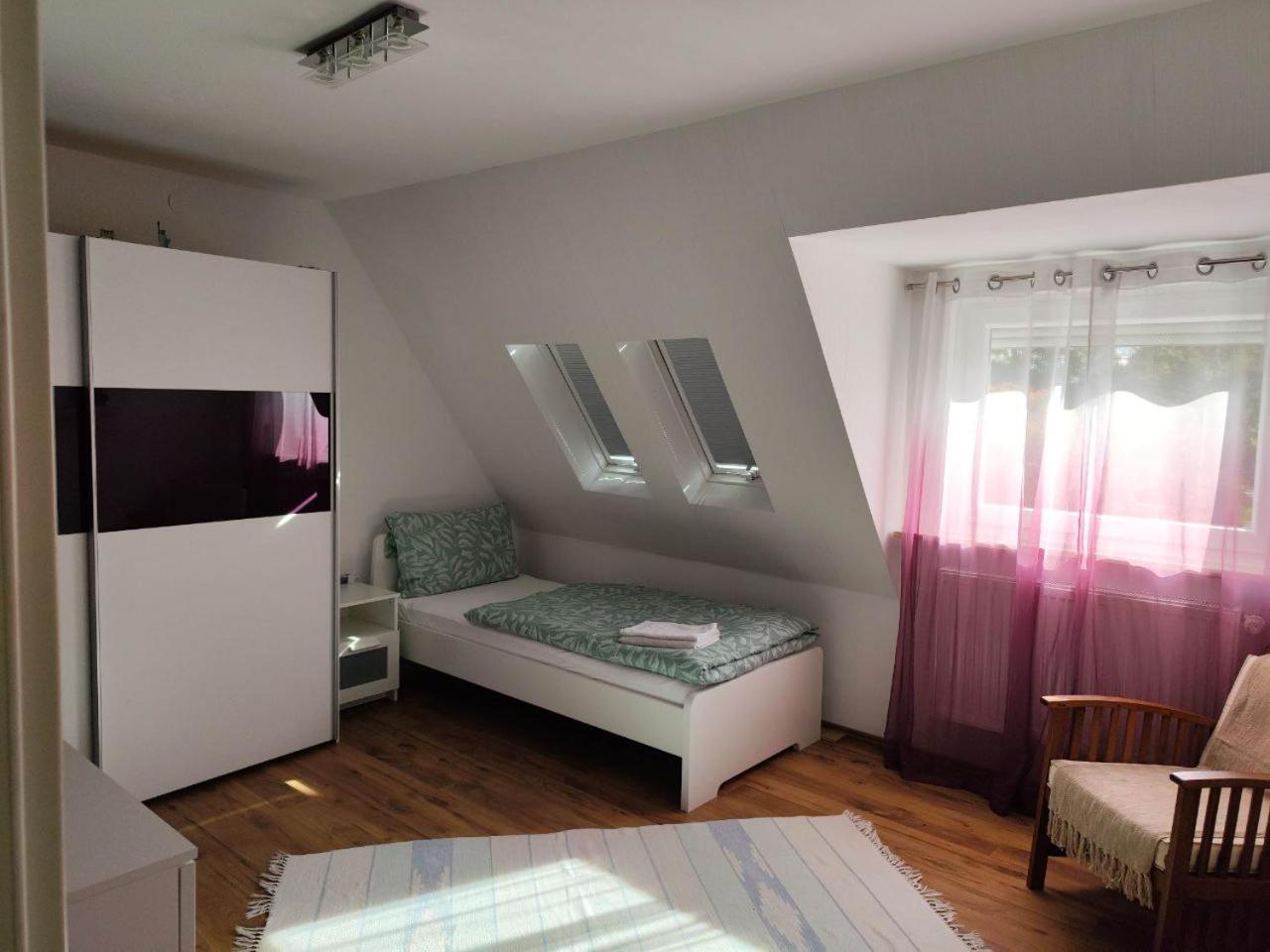Schickes 110Qm Ferienhaus In Naehe Vw, Messe,Dez Und Orangerie Cassel Extérieur photo